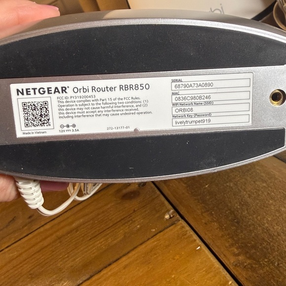 Orbi Router RBR850 and 2 Satellites RBS850 - Picture 5 of 9